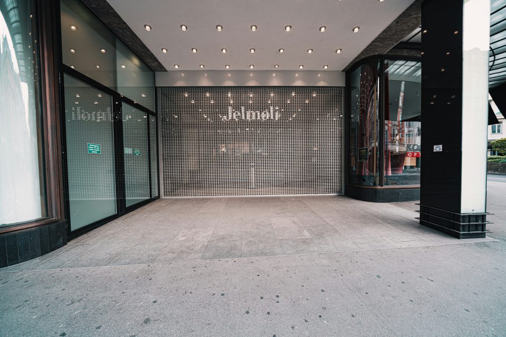 Local spacieux offrant de nombreuses possibilités d'aménagement.